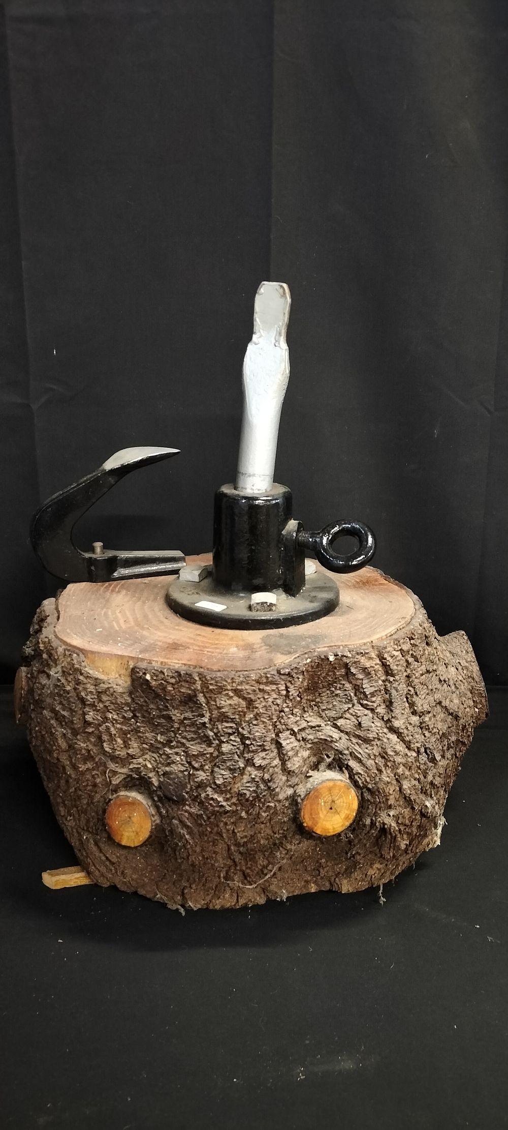 Lot 270: Shoe Last on carved tree trunk measures approx...