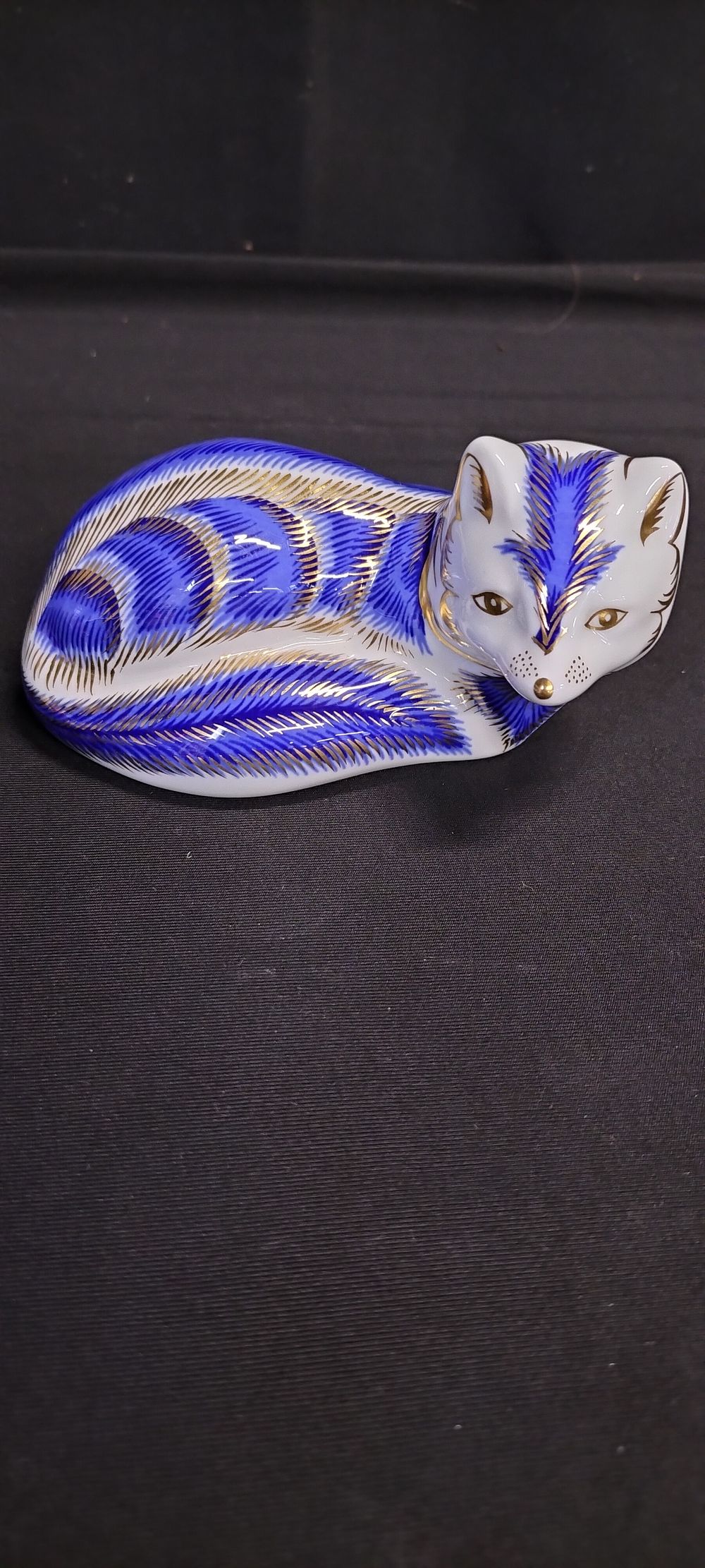 Lot 277: Royal Crown Derby Imari Fox with gold button