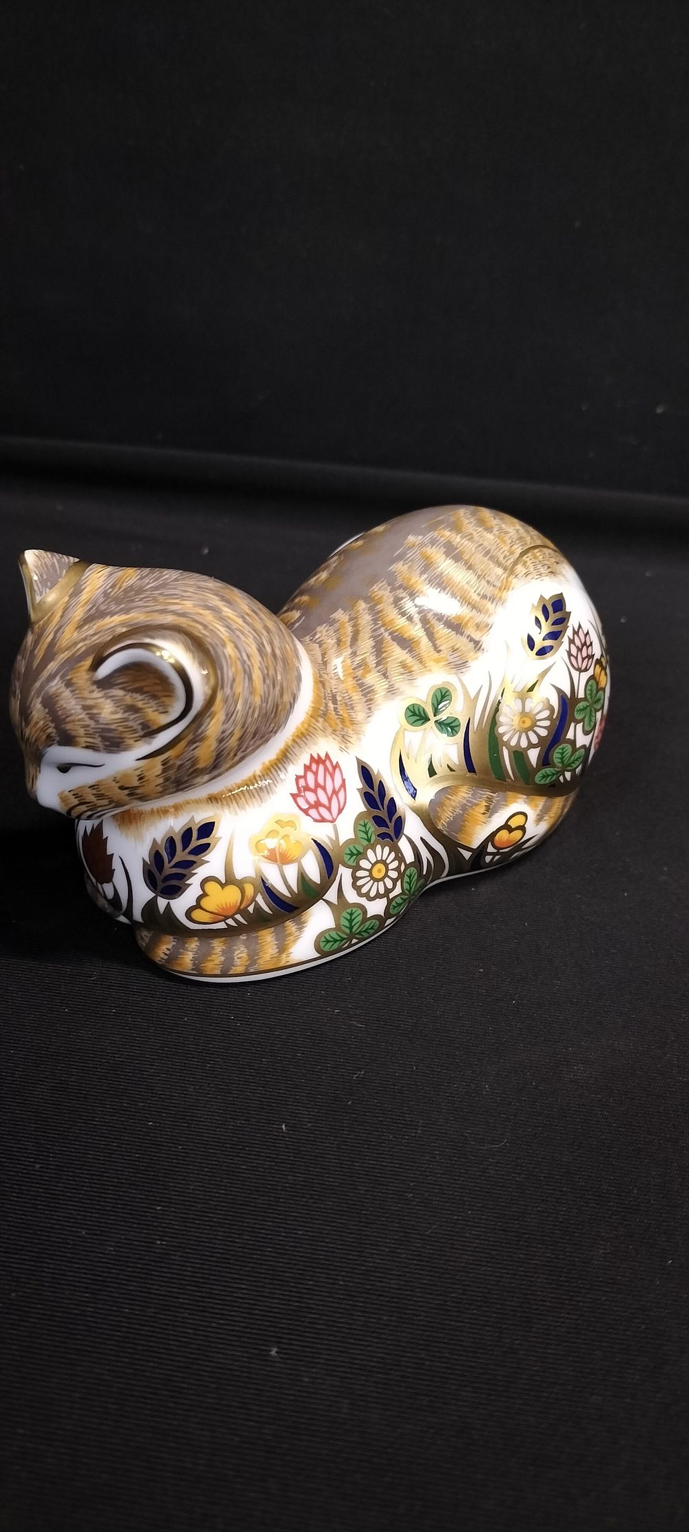 Lot 285: Royal Crown Derby Imari limited edition cottage cat...
