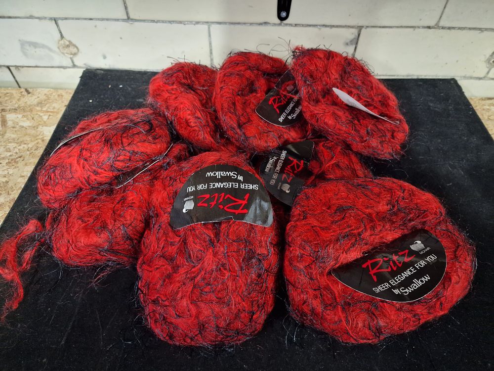 Lot 208: Ritz Mohair Polyester Nylon Wool