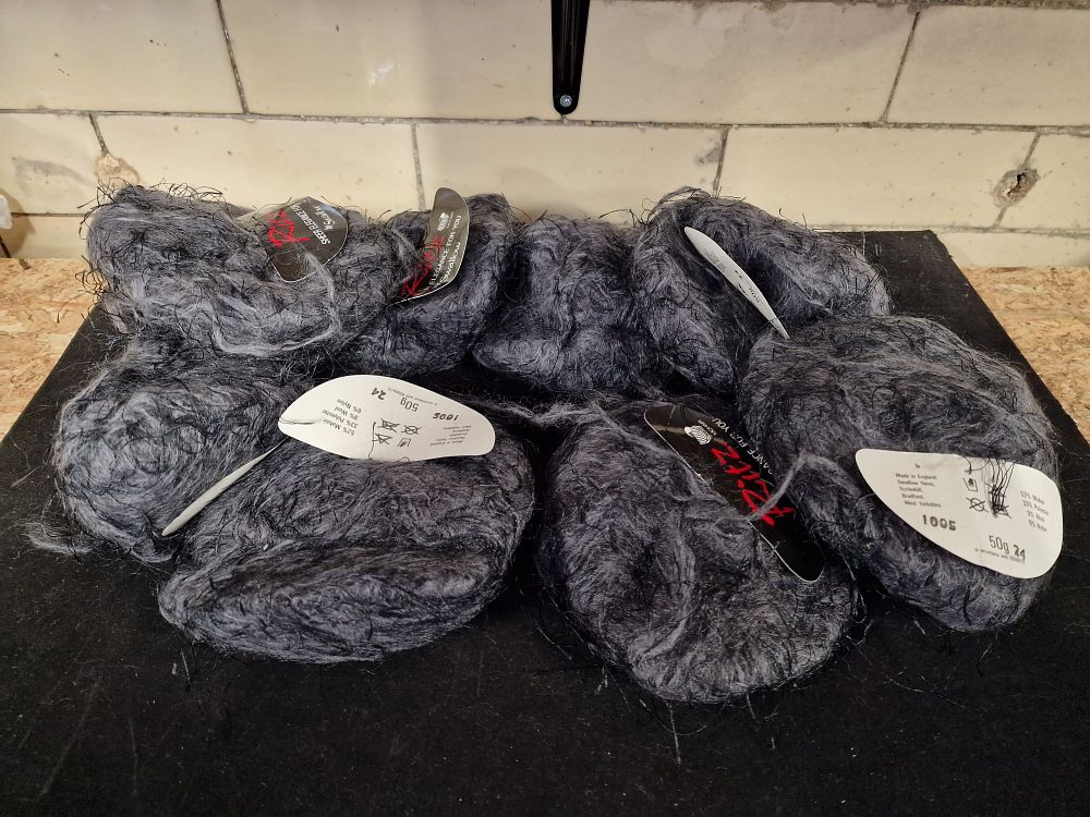 Lot 209: Ritz Mohair Polyester Nylon Wool