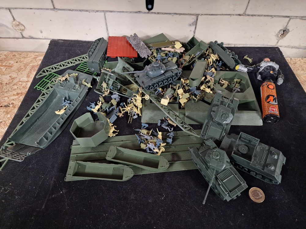 Lot 244: Selection of Vintage Toys inc Air Fix Military Toys
