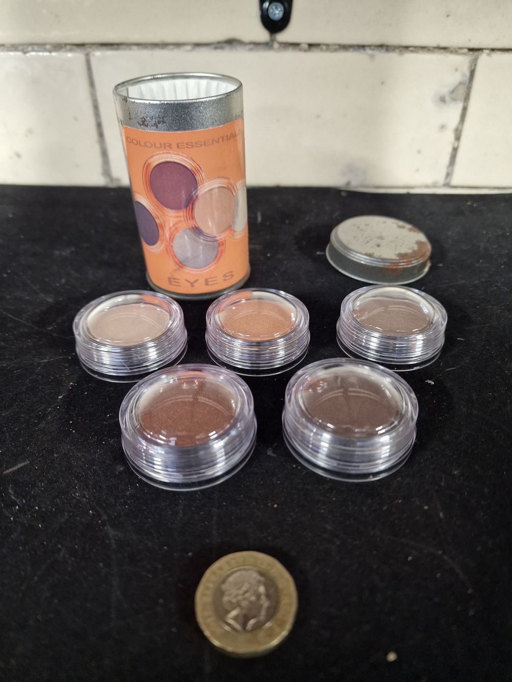 Lot 283: Eye Shadow Set