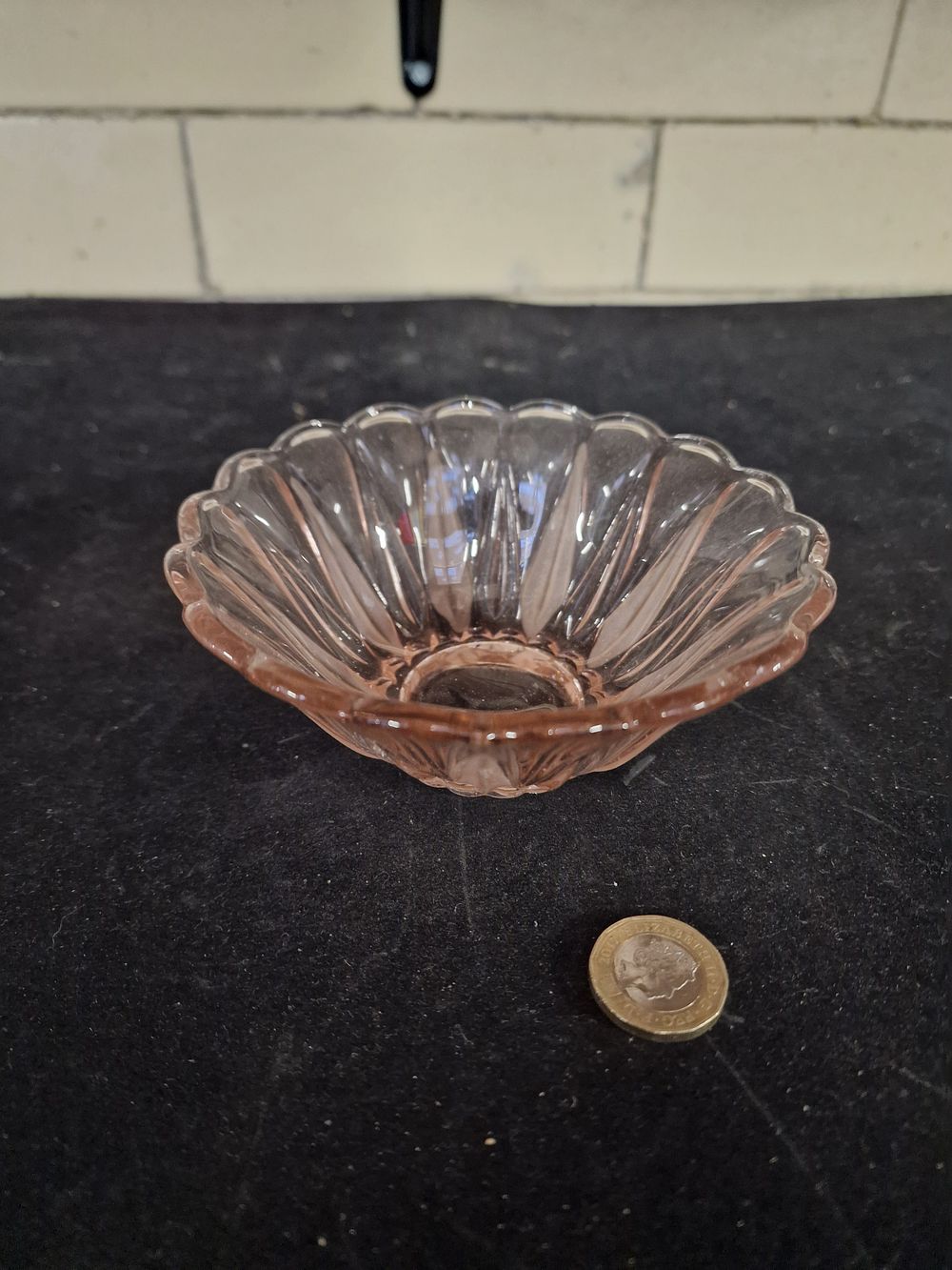 Lot 284: Small Pink Glass Bowl