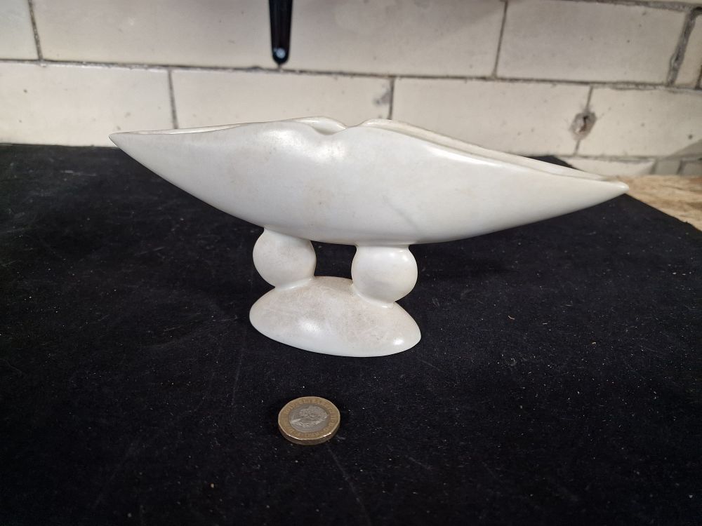Lot 286: Vintage Collectable Shorter Vase