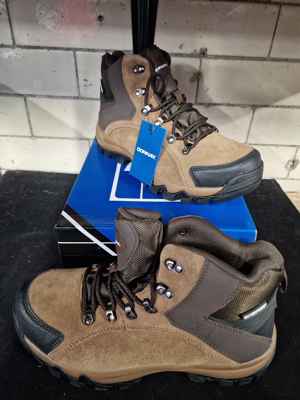 Lot 340: Brand New Donnay Suede Waterproof Walking Boots Uk 8 Brown Black RRP £79.99