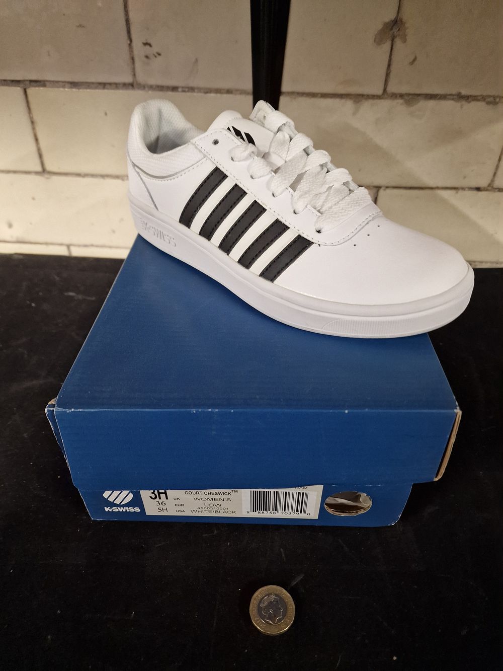 Lot 353: Brand New K-Swiss Womens Low Court Cheswick Trainer White Black Size 3H