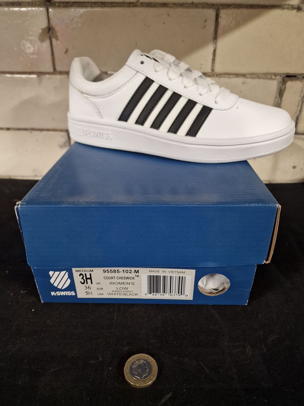 Lot 356: Brand New K-Swiss Womens Low Court Cheswick Trainer White Black Size 3H