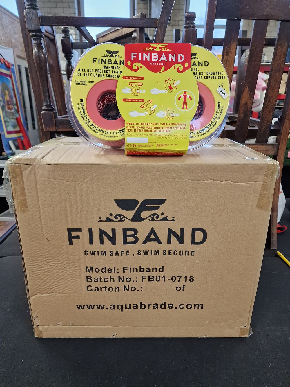Lot 390: Box of 8 Brand New Finband Arm Bands