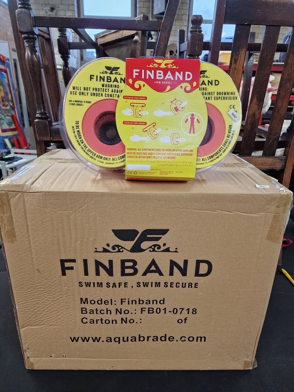 Lot 391: Box of 8 Brand New Finband Arm Bands