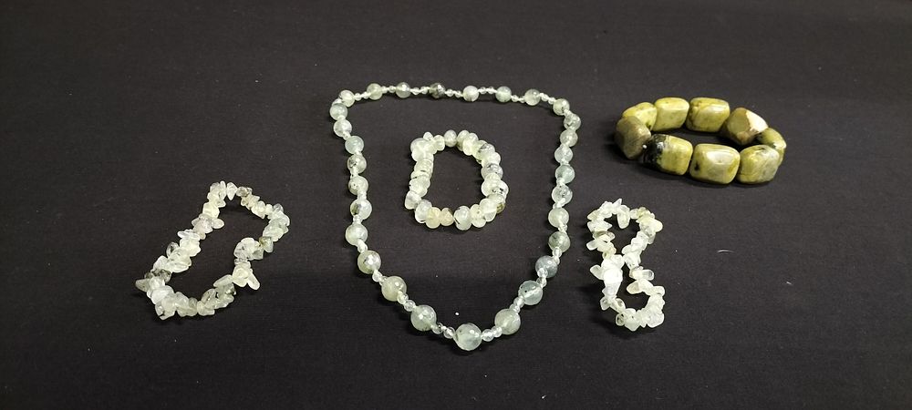 Lot 169: Necklace and three prehnite bracelets and a serpentine...
