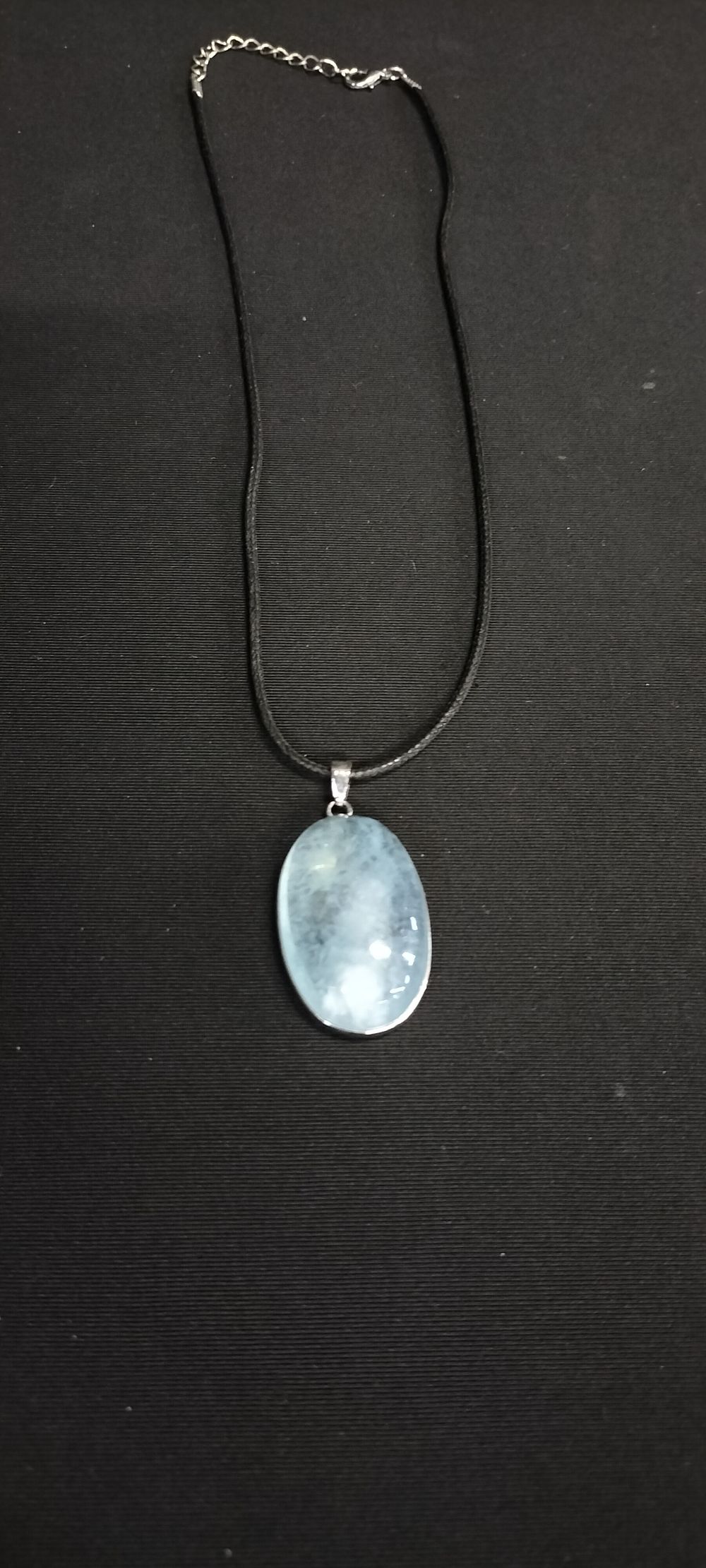 Lot 171: Aquamarine pendant on nylon necklace