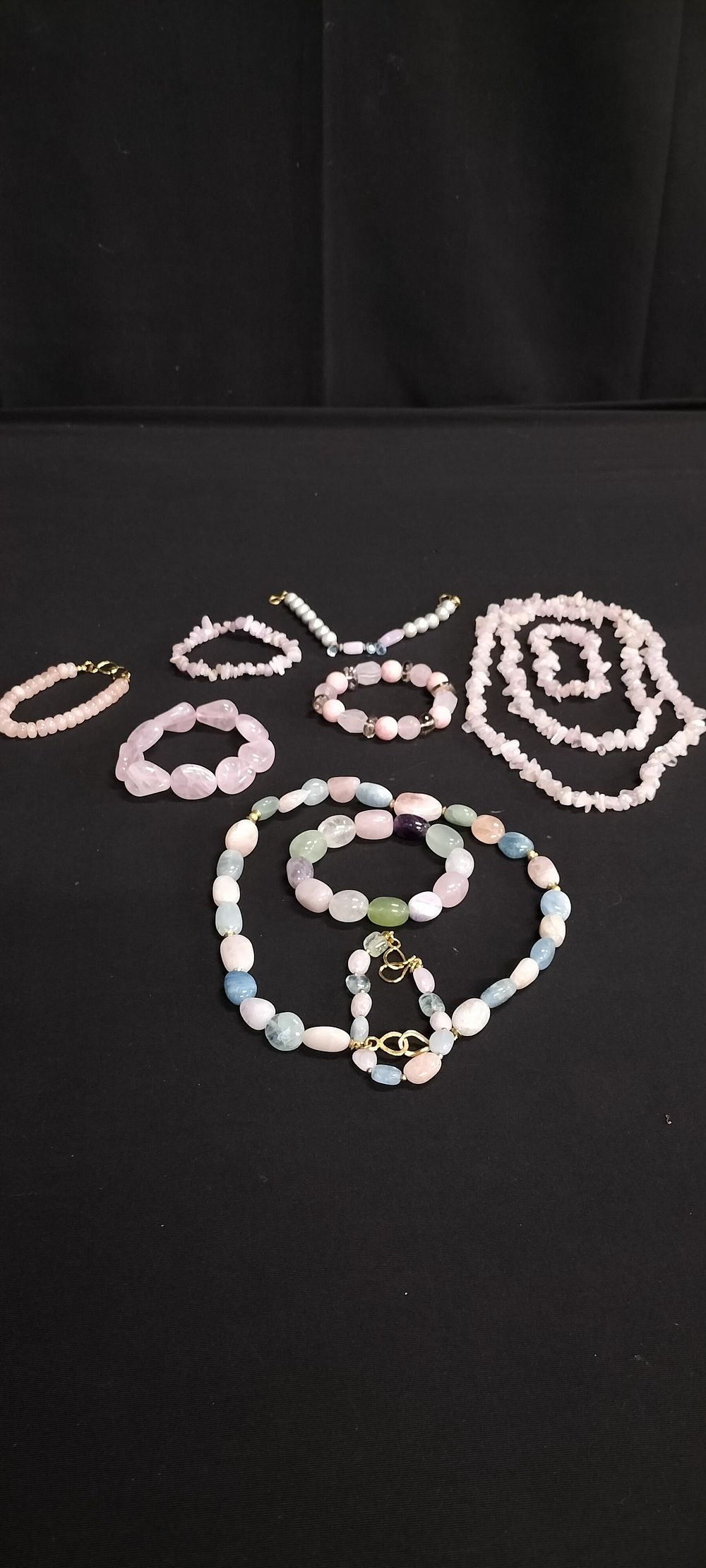 Lot 172: Various quartz bracelets and necklace set
