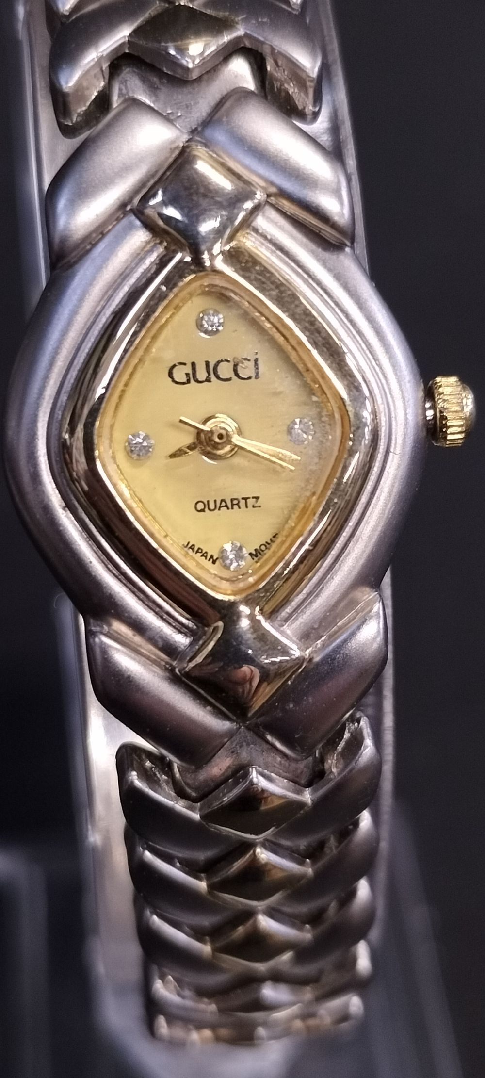 Lot 180: Ladies fashion watch