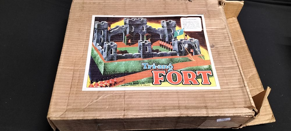Lot 185: Boxed Vintage Tri-ang wooden Fort