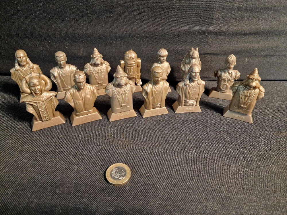 Lot 163: Vintage Kelloggs Star Wars Figurines