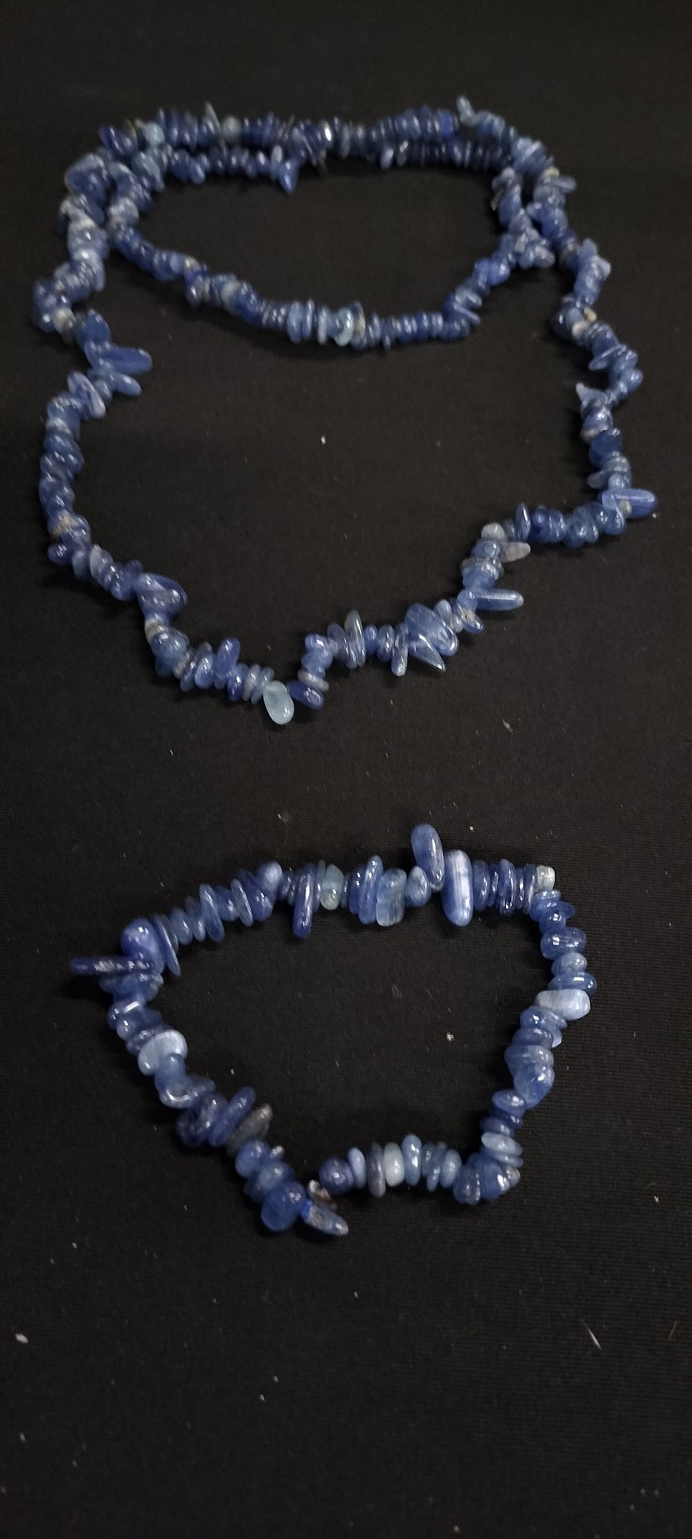 Lot 208: Semi precious Necklace and bracelet set