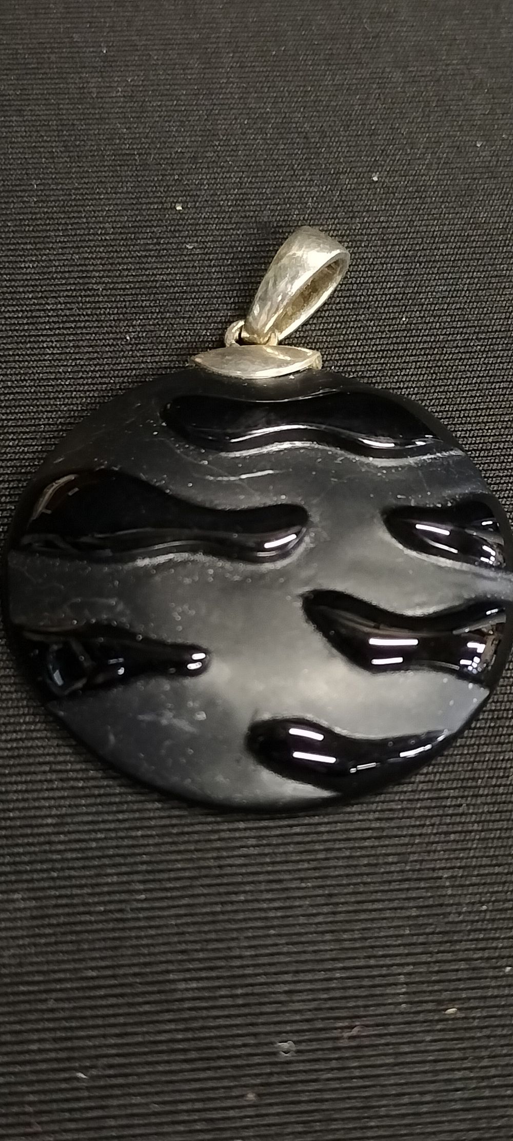 Lot 211: Sterling silver and patterned Black agate pendant