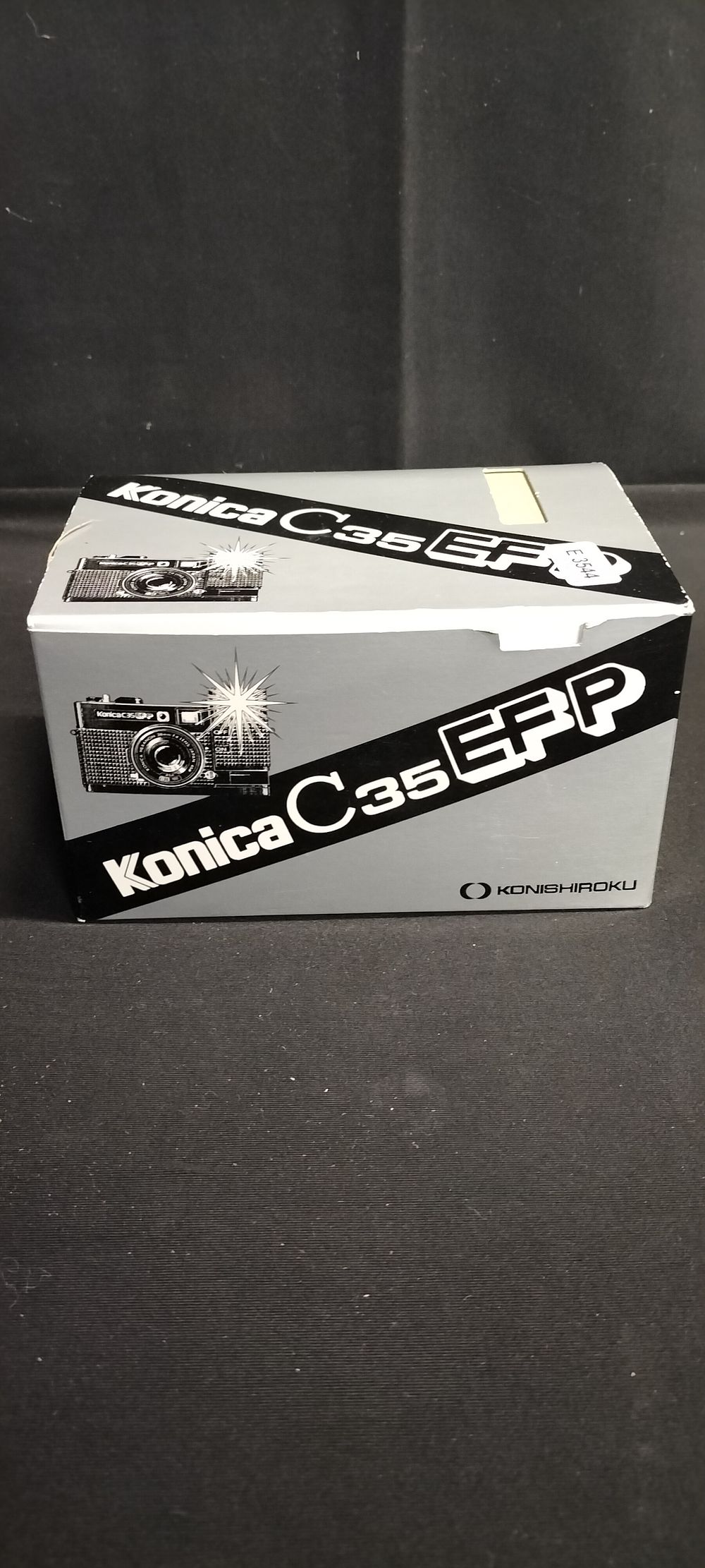 Lot 217: Boxed Konica C35 EFP 35 mm film camera...