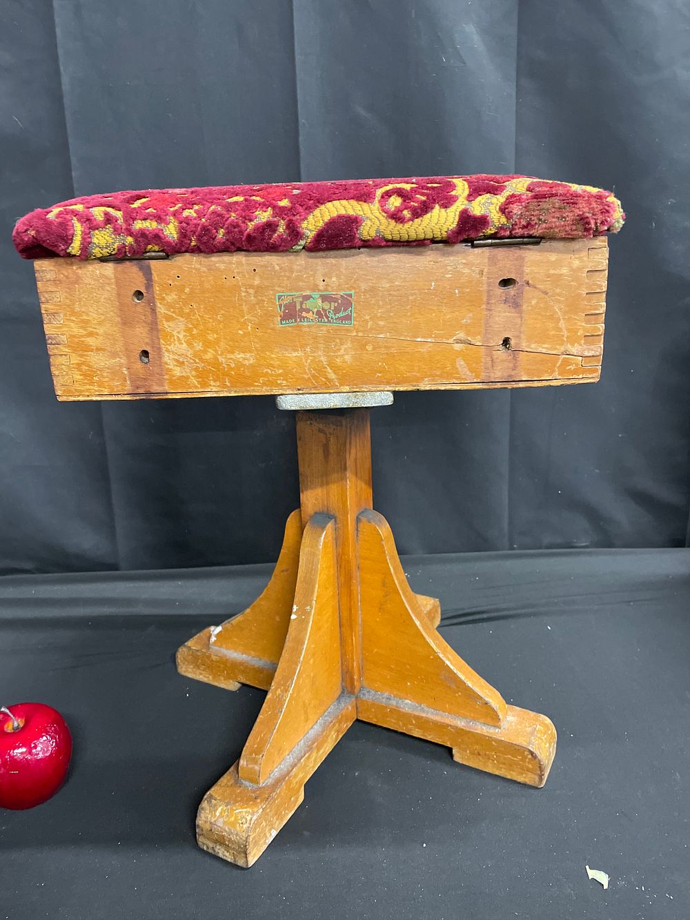 Lot 222: Vintage sewing stool