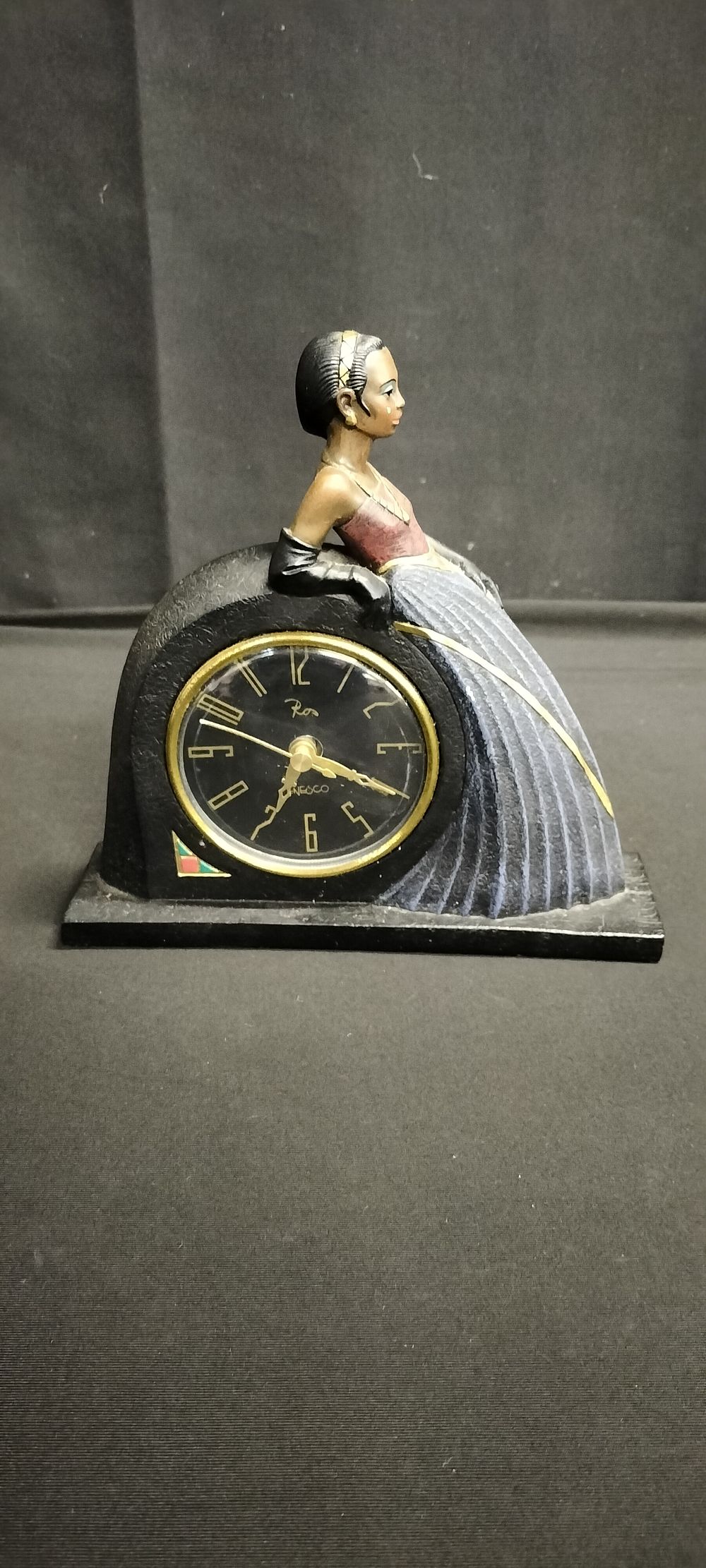 Lot 238: 1995 Mahogany Princess battery operated clock. Measures approx...