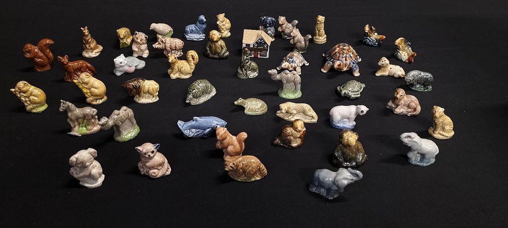 Lot 242: Selection of 46;wade whimsie animals and a house