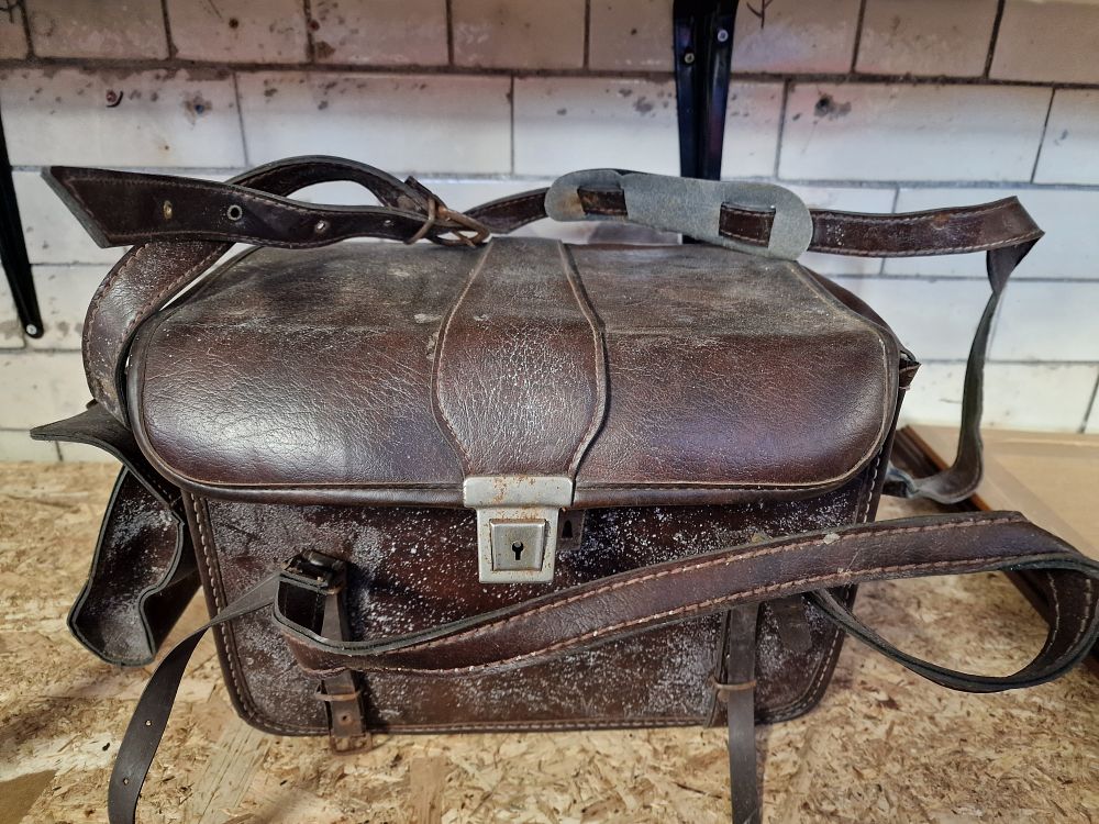 Lot 214: Vintage Leather Holdall a/f