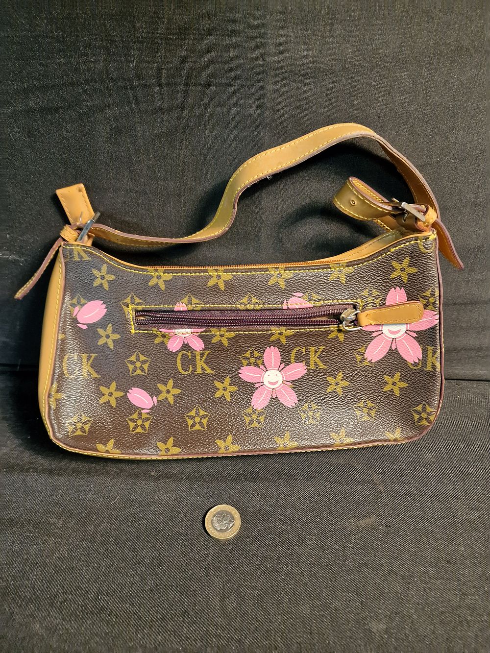 Lot 219: Ladies Handbag