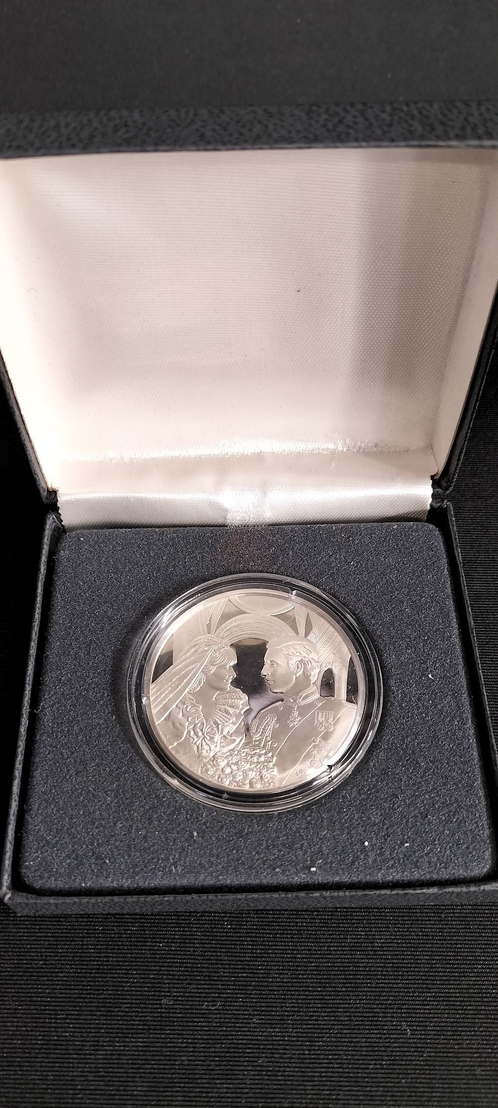 Lot 261: Silver proof coin with box commemorating the marriage...