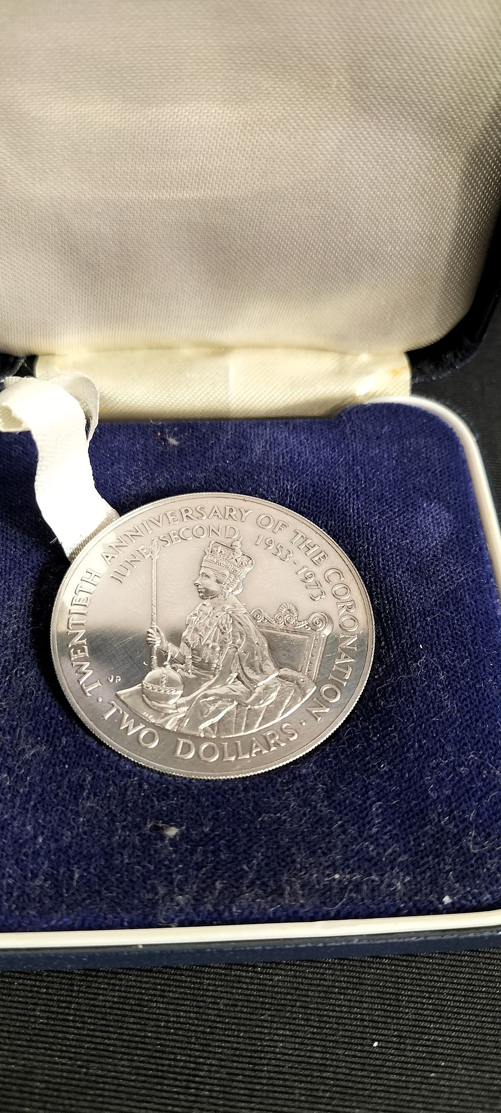 Lot 262: 1973 Cook Islands 925 Silver Two dollar coin...