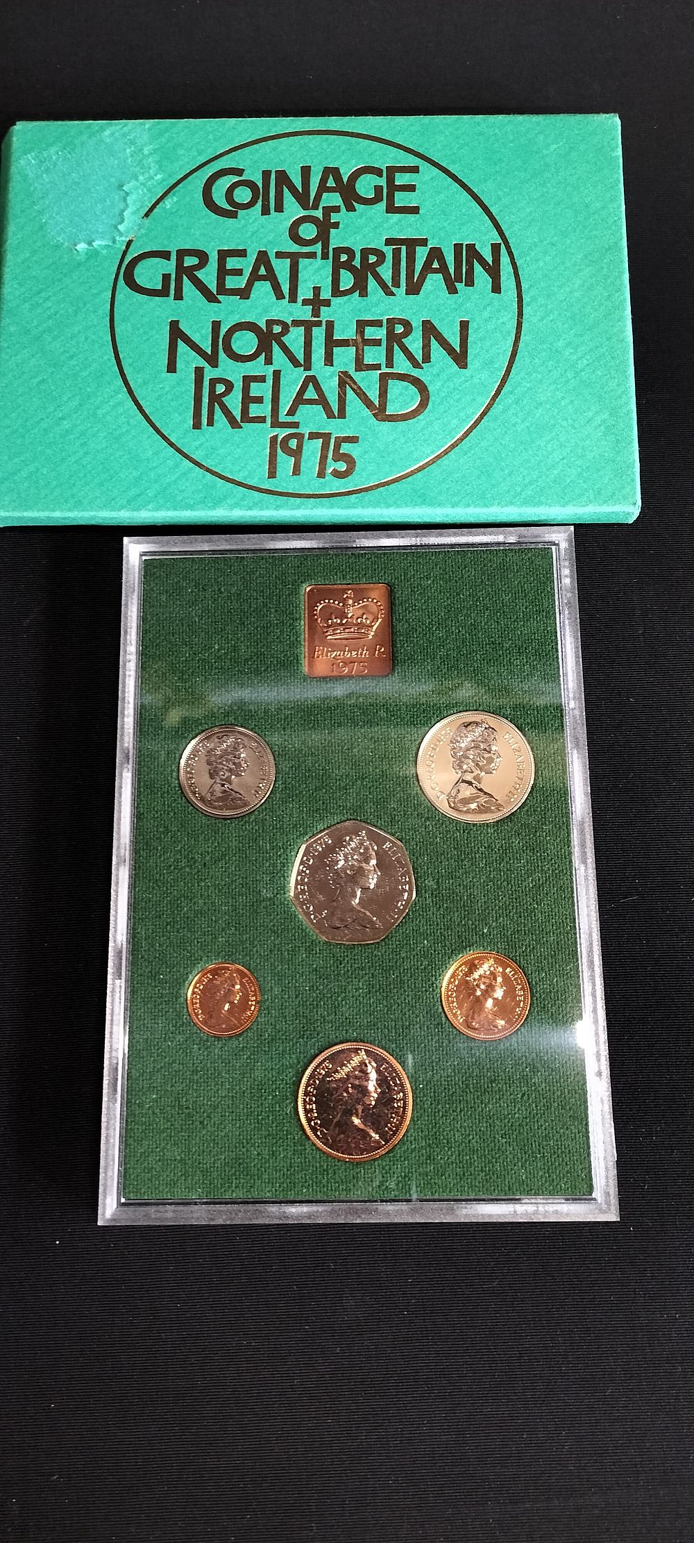 Lot 270: 1975 Royal Mint United Kingdom proof coin collection
