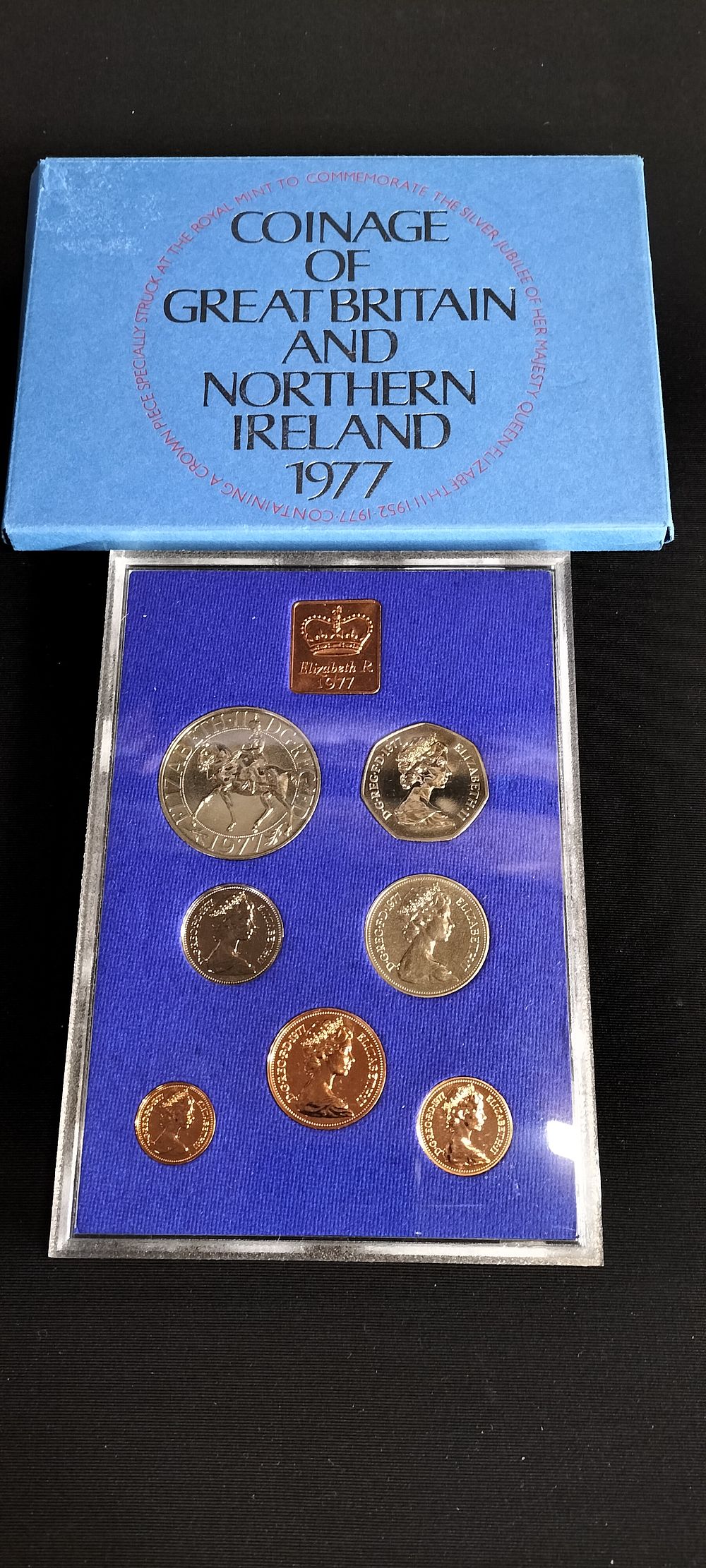 Lot 271: 1977 Royal Mint United Kingdom proof coin collection