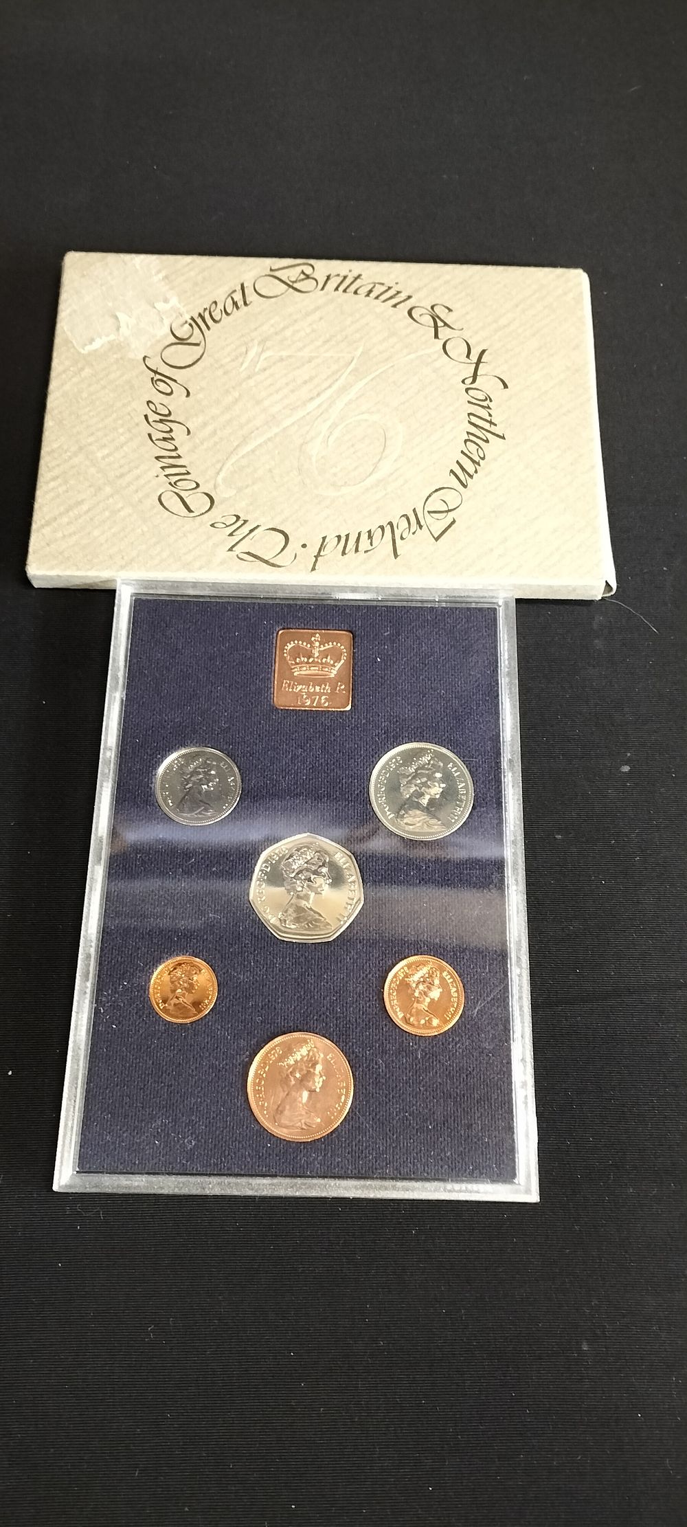 Lot 275: 1976 Royal Mint United Kingdom proof coin collection