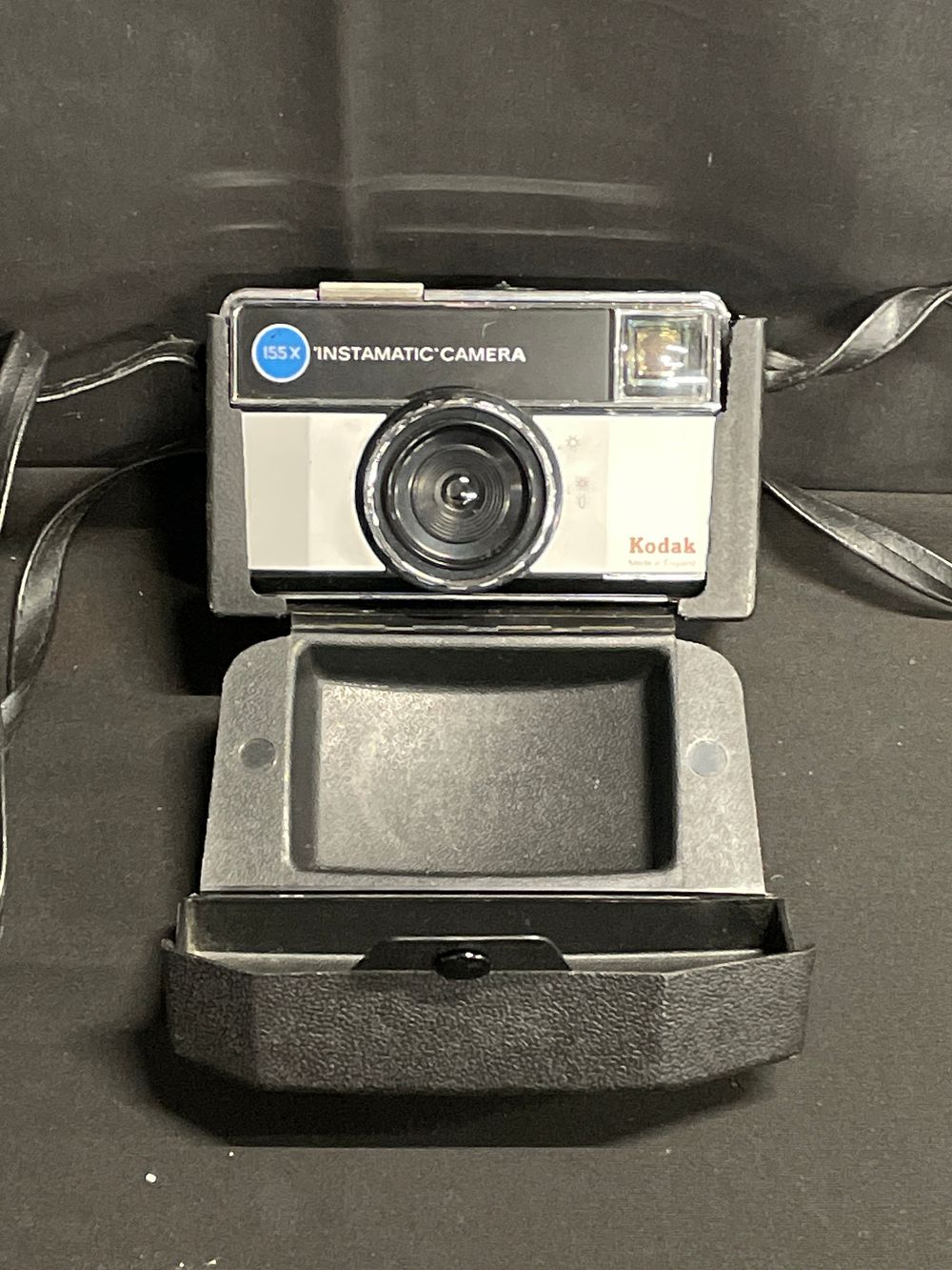 Lot 282: Vintage Kodak instamatic 155x camera in original case