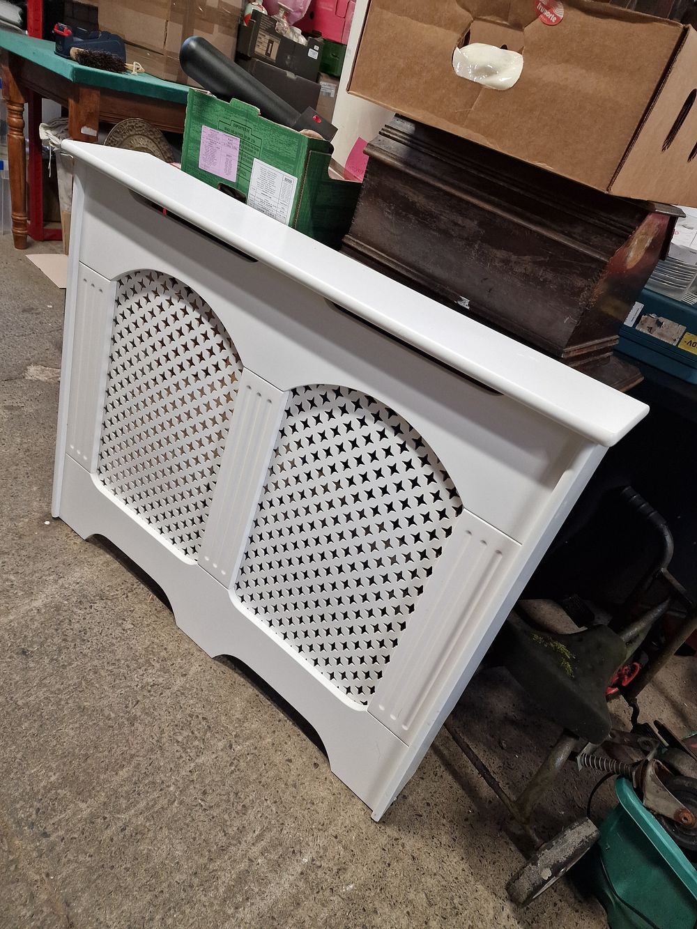 Lot 354: White Wooden Radiator Cover Approx Internal Size 95Lx78Hx12D cm