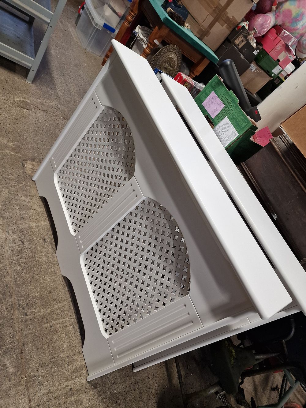 Lot 355: White Wooden Radiator Cover Approx Internal Size 95Lx78Hx12D cm