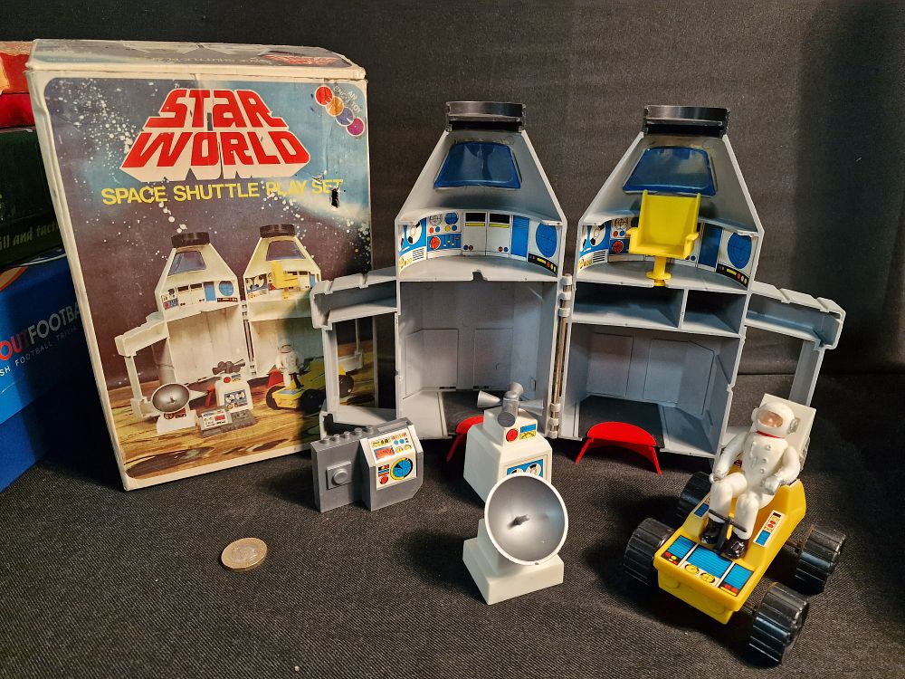 Lot 361: Vintage Star World Space Shuttle Play Set