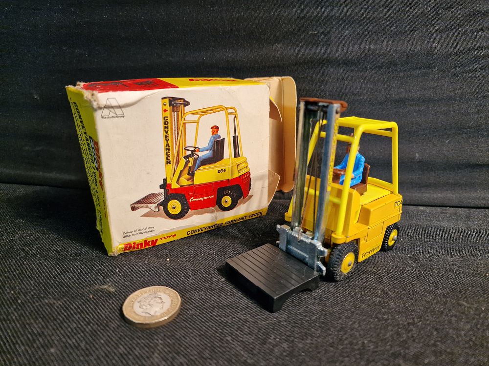 Lot 365: Vintage Dinky 404 Conveyancer Fork Lift Truck in Box