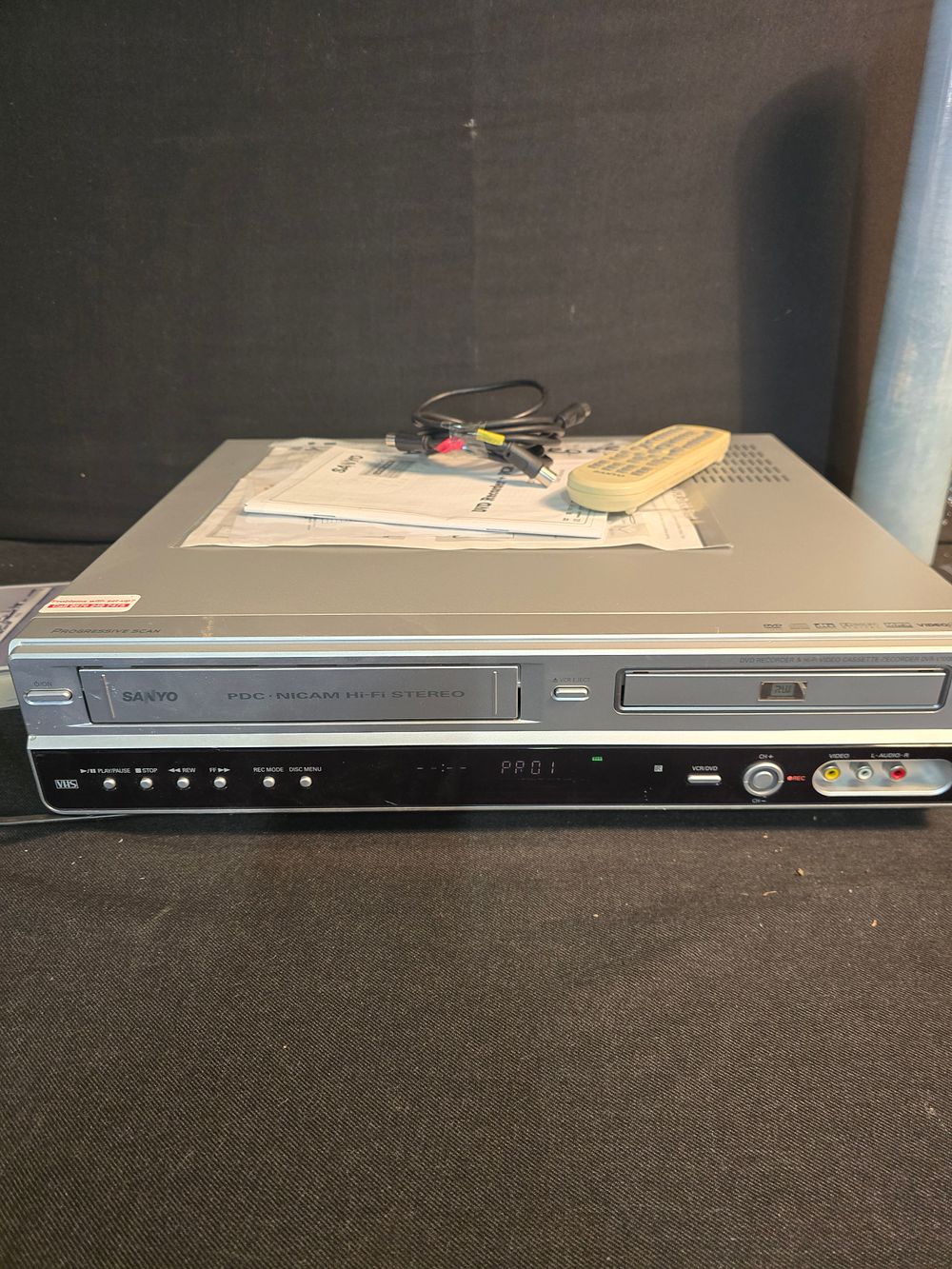 Lot 380: SANUO DVR-V100EA DVD recoder and VCR tested and working