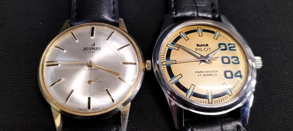 Lot 306: Two mens watches. HMT Pilot Para shock 17...