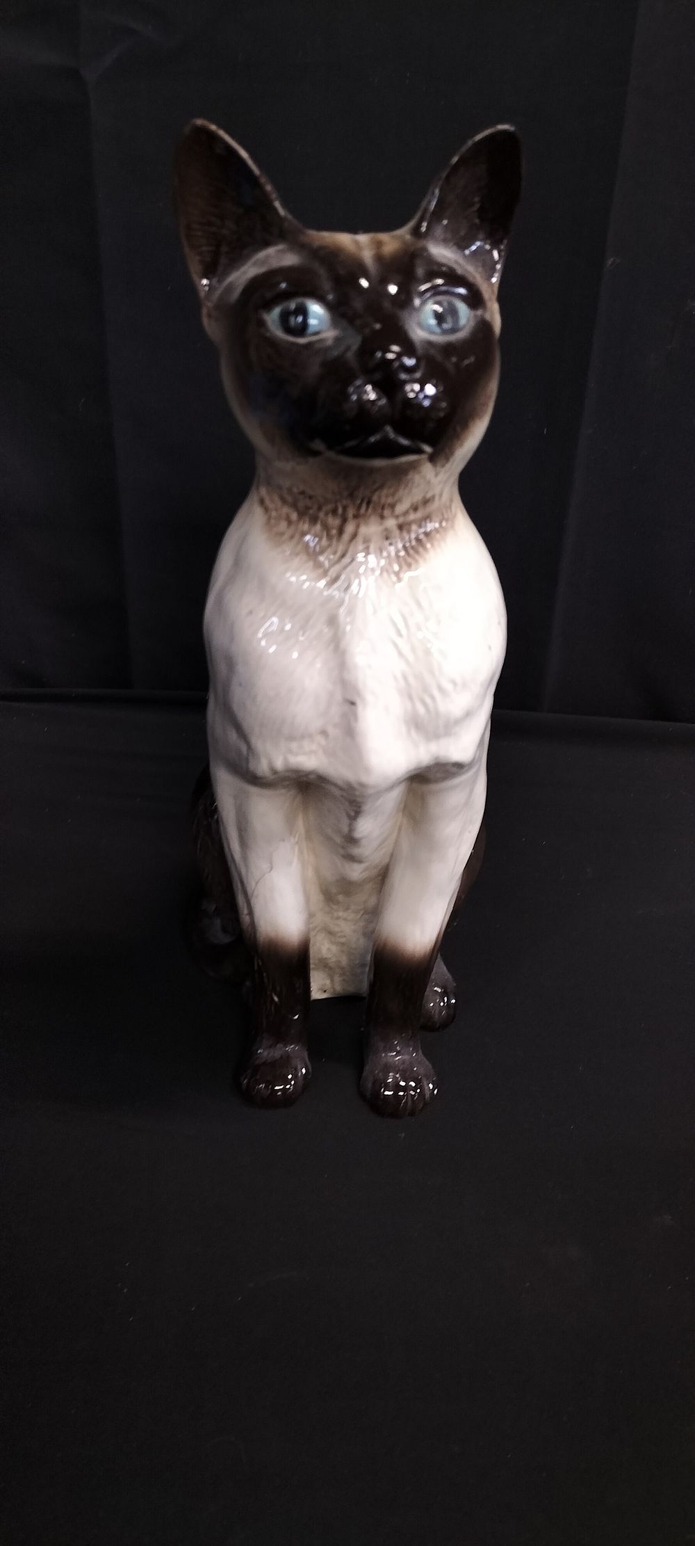Lot 316: Large Beswick Siamese cat. Measures approx H 35.5...