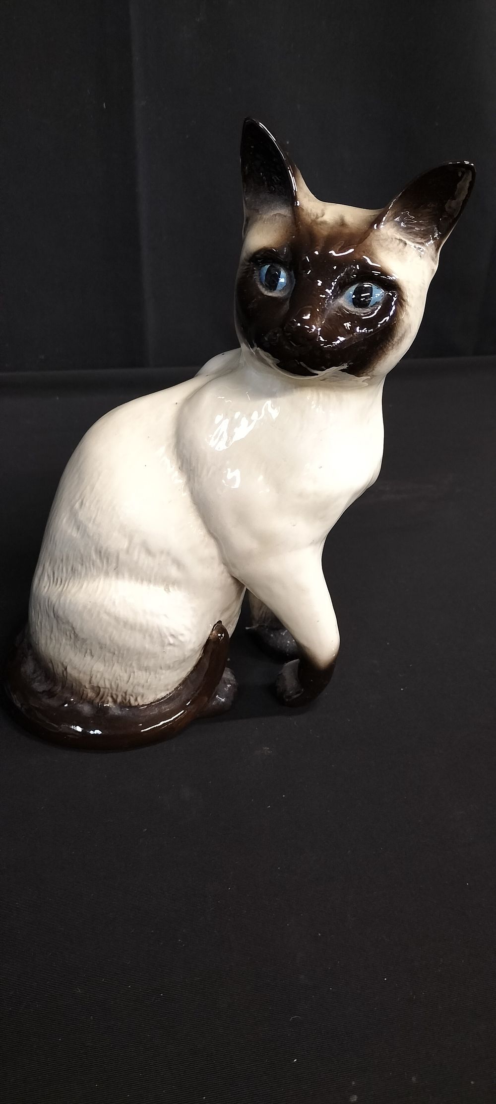Lot 317: Royal Doulton Siamese cat. Measures approx H 23...