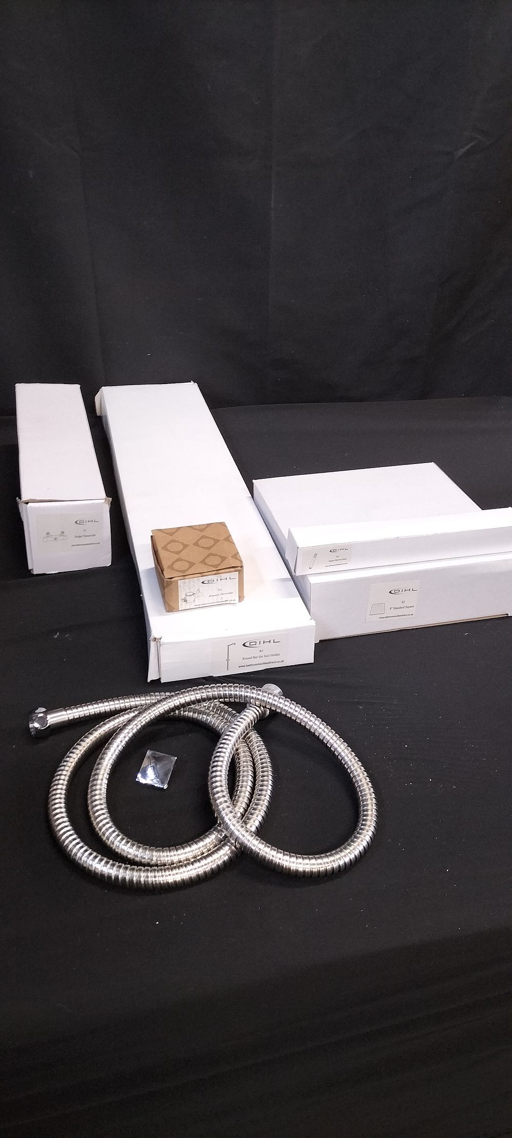 Lot 321: Shower unit including Thermo bar, round diverter, round...