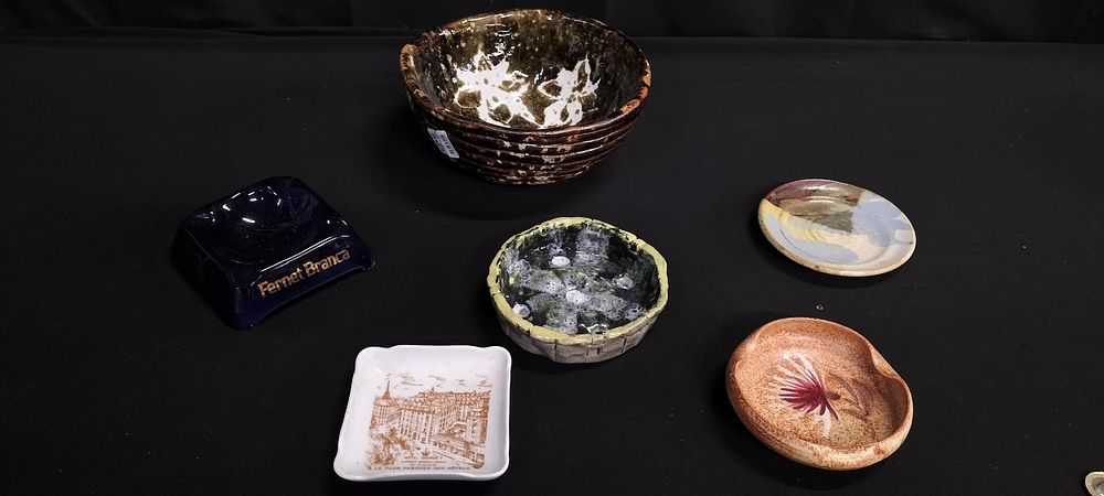 Lot 332: Selection of various pottery, studio bowl, trinket dishes...