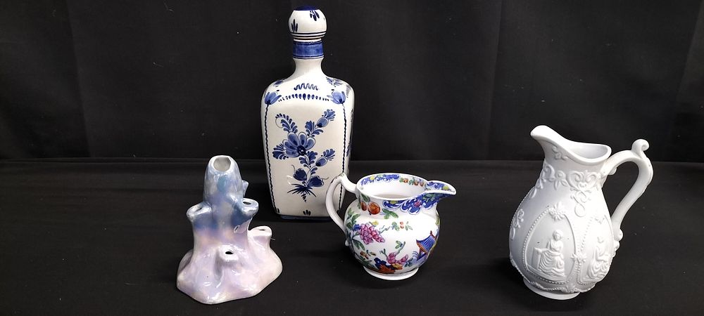 Lot 334: Various pottery Carlton ware flower vase, 2 milk...