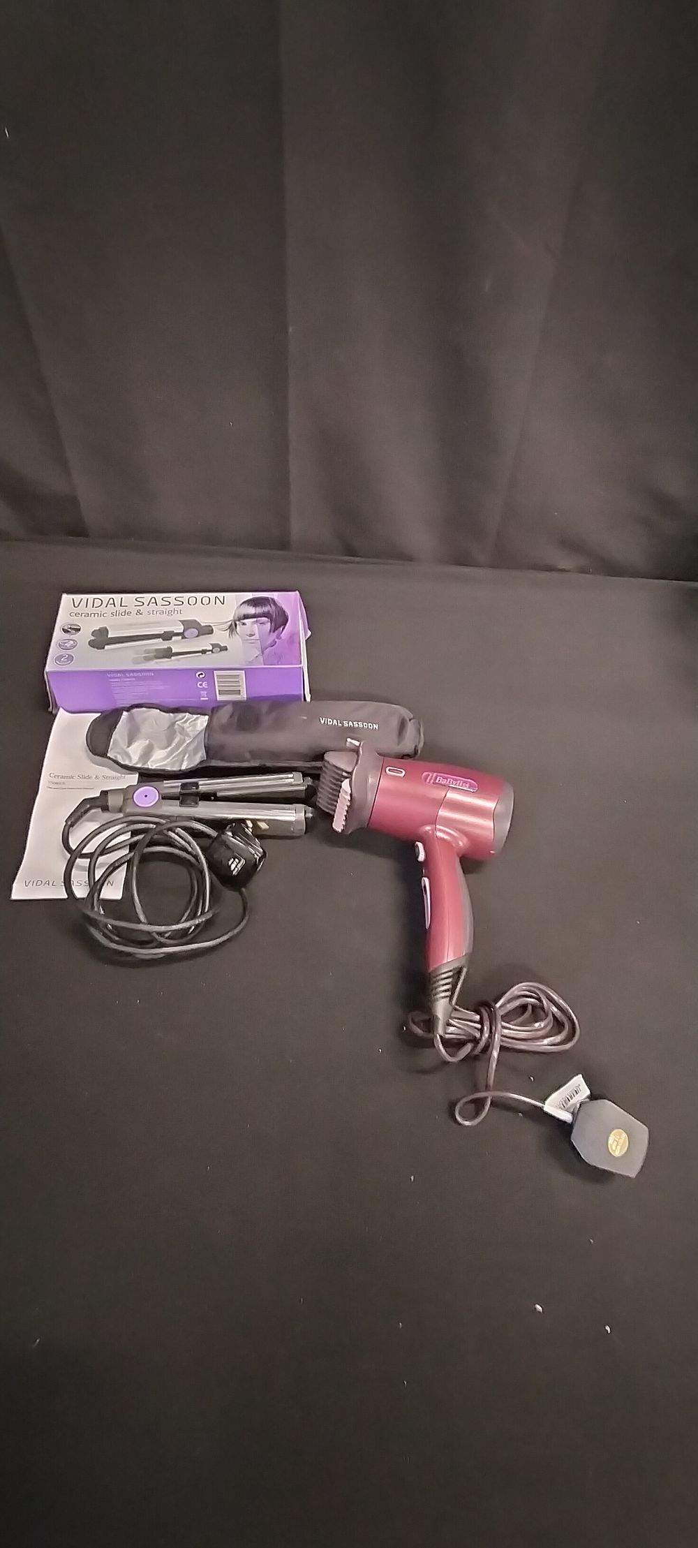 Lot 335: Vidal Sassoon ceramic slide & Straight hair straighteners...