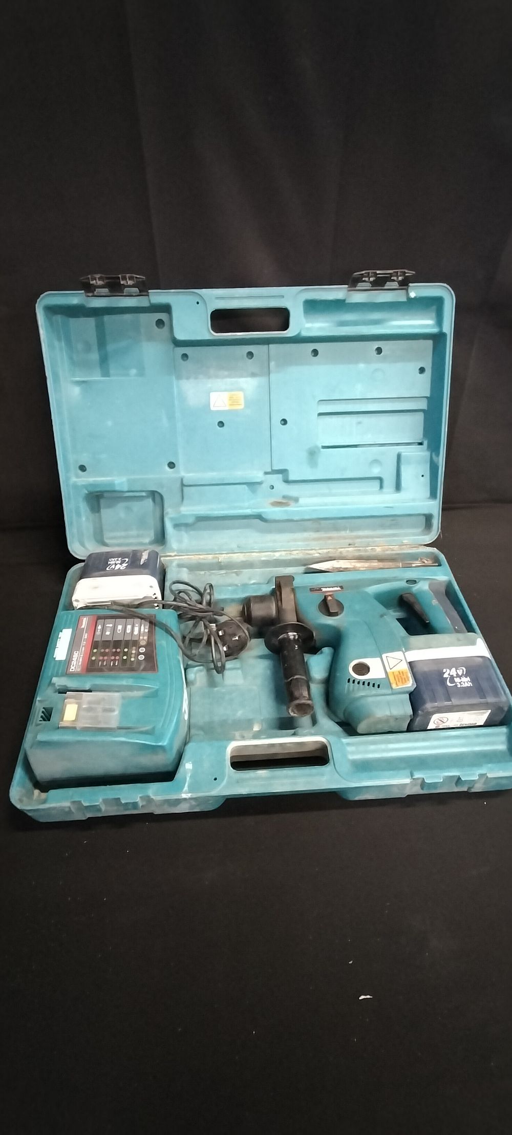 Lot 369: Makita BRH 200 hammer drill with batteries and...