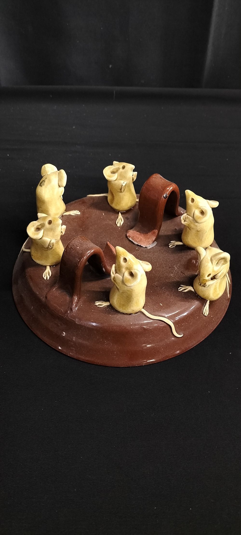 Lot 371: David Cleverly studio pottery. Devon. vintage napkin holder...