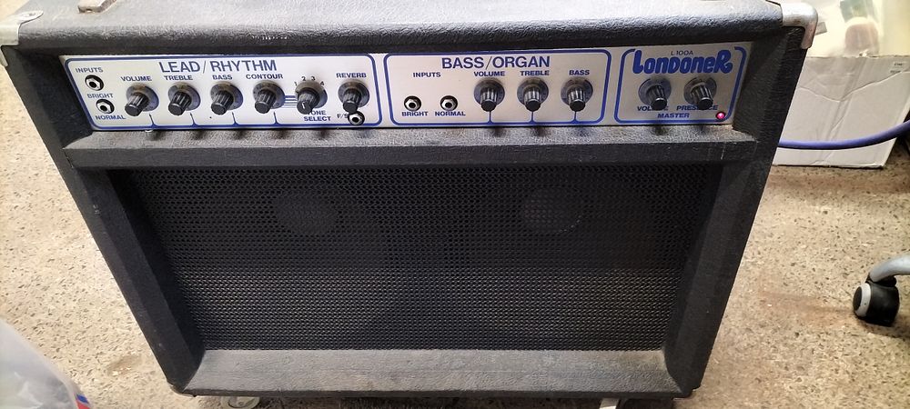 Lot 398: Londoner L100A amp power leads included. on wheels....