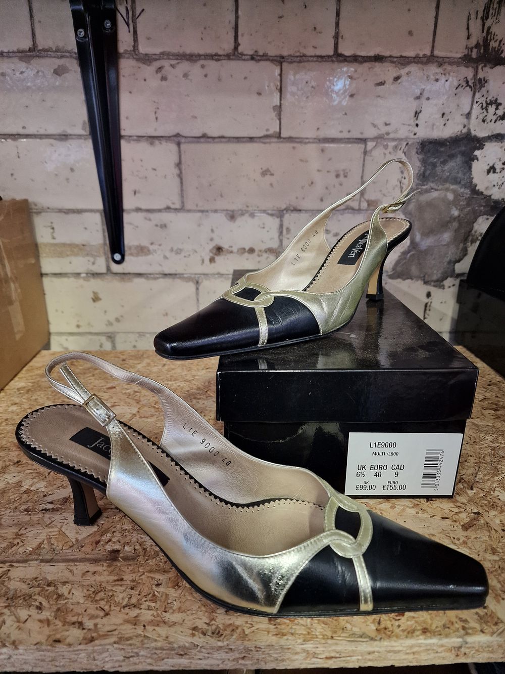 Lot 171: Jacques Vert Italian Ladies Heeled Shoes Size 6.5. RRP £99